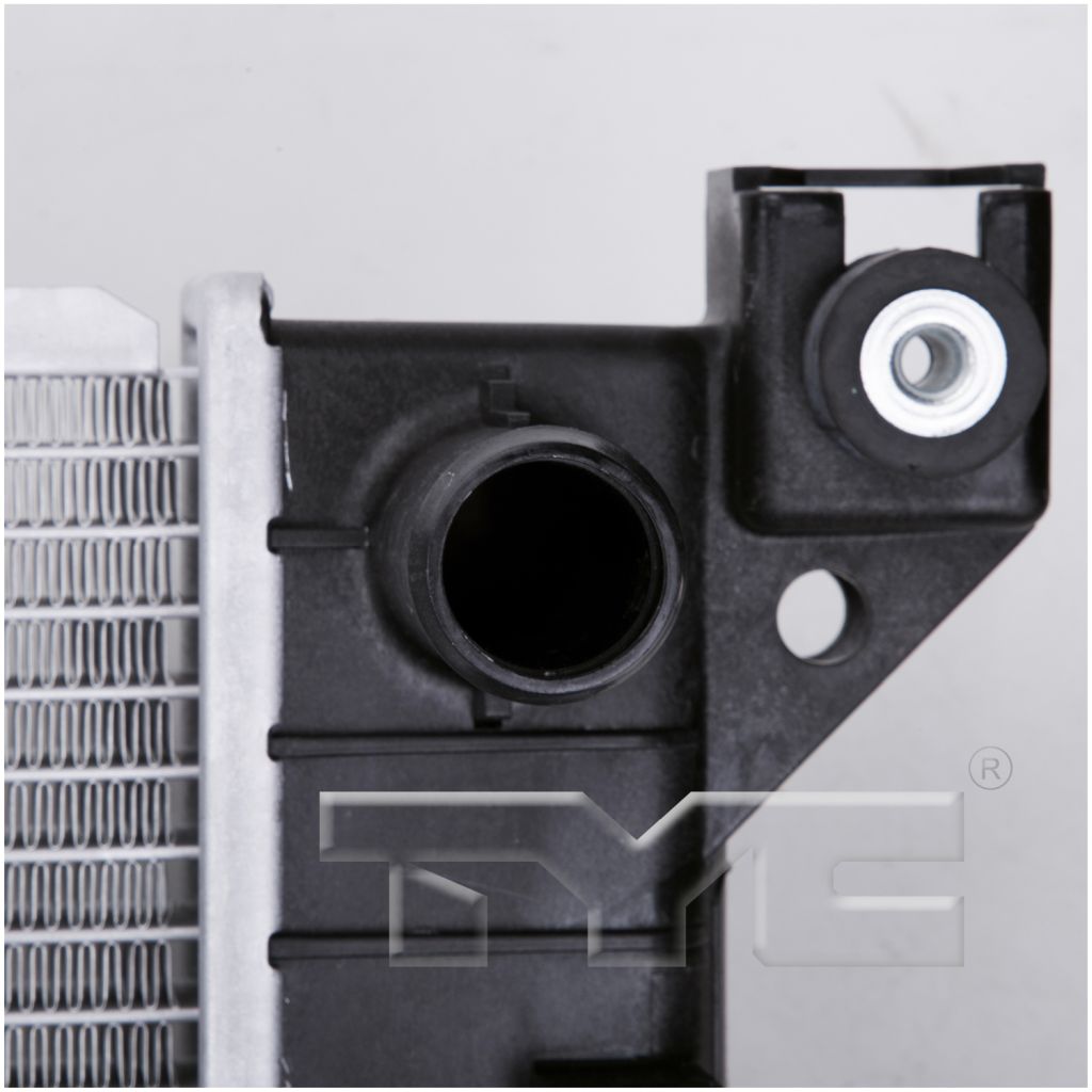 DODGE TRUCKS & VANS CARAVAN RADIATOR (2.4L/3.0L/3.3L/3.8L)(Outlet On Driver Side) OEM#4682976AC 1996-2000 PL#CH3010164
