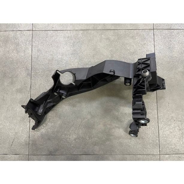 AUDI A5 COUPE HEAD LAMP MOUNTING BRACKET RIGHT (Passenger Side) OUTER OEM#8T0805608D 2013-2017 PL#AU2509117