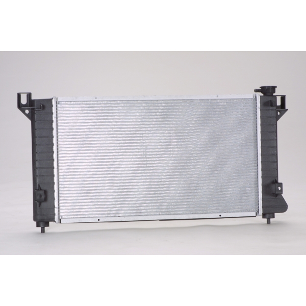 DODGE TRUCKS & VANS CARAVAN RADIATOR (2.4L/3.0L/3.3L/3.8L)(Outlet On Driver Side) OEM#4682976AC 1996-2000 PL#CH3010164