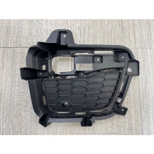 JEEPVEHICLE GRAND CHEROKEE L (W/3 ROW SEATS) FOG LAMP BEZEL LEFT (Driver Side) TEXTURE (W/SENSOR)(OVERLAND) OEM#7GG96GXHAB 2022-2025 PL#CH1038247