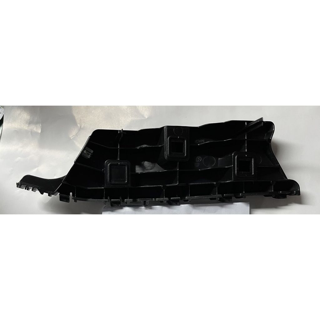 GM TRUCKS & VANS TAHOE (CHEVY) REAR BUMPER COVER GUIDE RIGHT (Passenger Side) OEM#22806426 2015-2020 PL#GM1143111