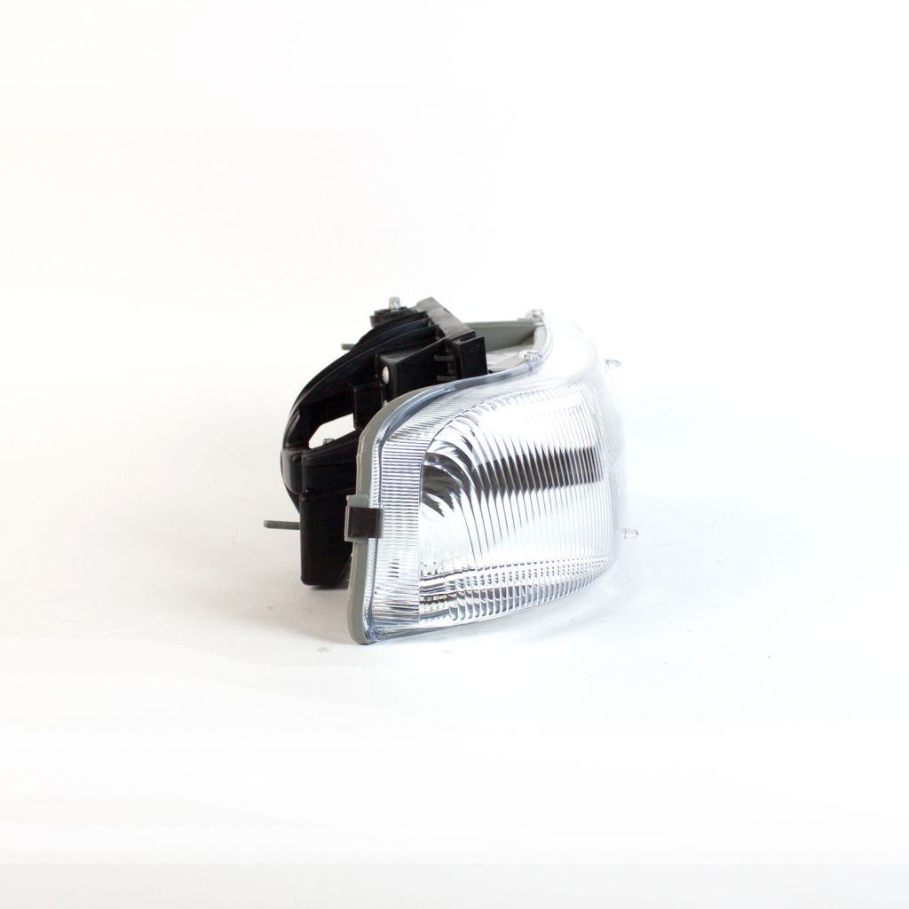 GM TRUCKS & VANS TAHOE (CHEVY) (NEW STYLE) HEAD LAMP ASSEMBLY RIGHT (Passenger Side)(CHEVY) OEM#16526134 2000-2006 PL#GM2503187