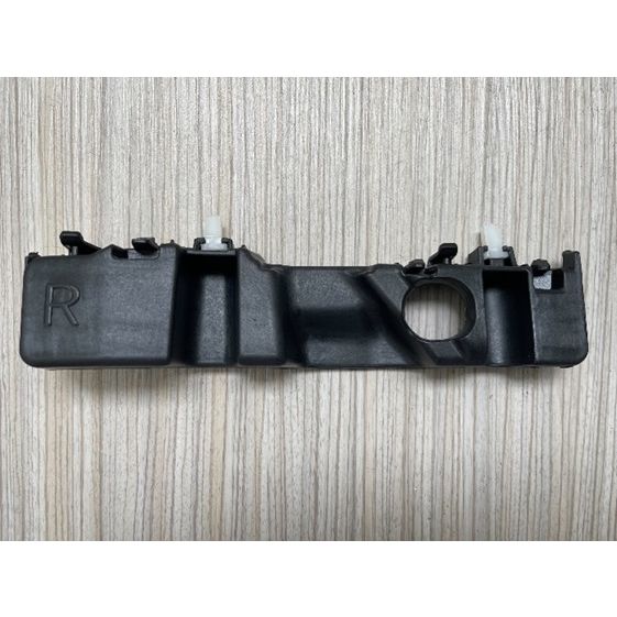 HYUNDAI KONA FRONT BUMPER COVER SIDE BRACKET RIGHT (Passenger Side) OEM#86514J9000 2018-2021 PL#HY1043162