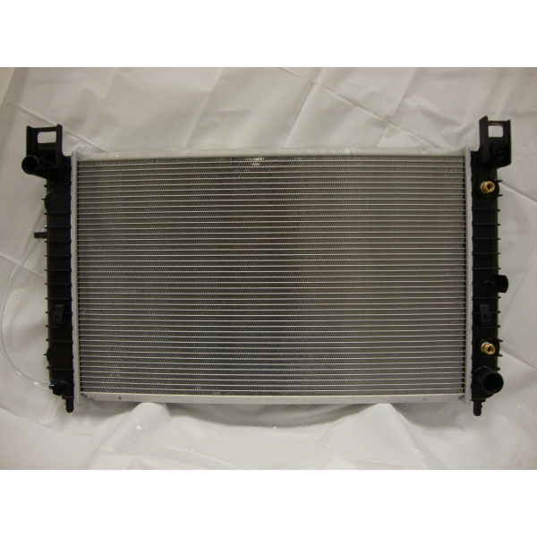 CADILLAC ESCALADE EXT (PICKUP) RADIATOR 5.3L/V8 (28 1/4" CORE) OEM#15193110 2002-2005 PL#GM3010436